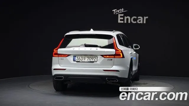 Volvo V60 Cross Country 2021 thumb 11