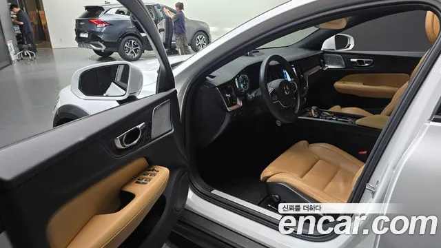 Volvo V60 Cross Country 2021 thumb 8
