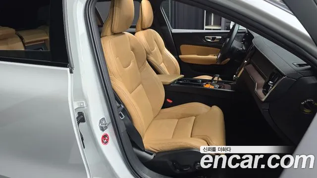 Volvo V60 Cross Country 2021 thumb 4