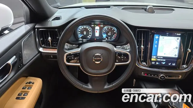 Volvo V60 Cross Country 2021 thumb 10