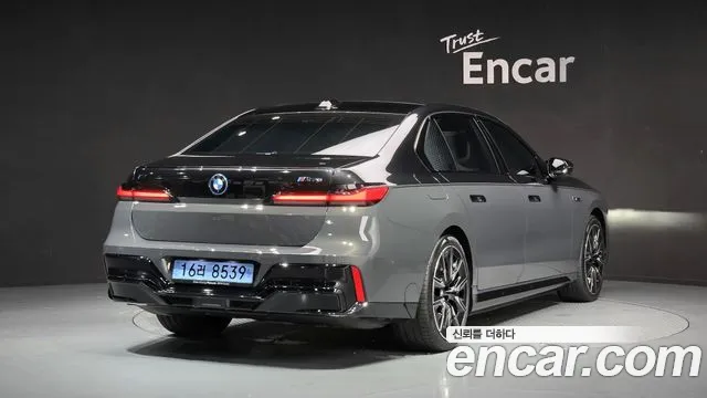 BMW i7 2024 thumb 11