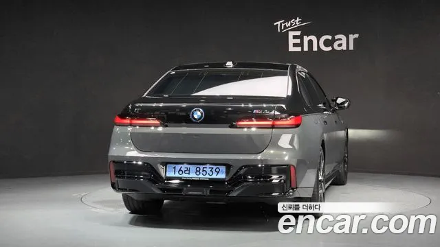 BMW i7 2024 thumb 3