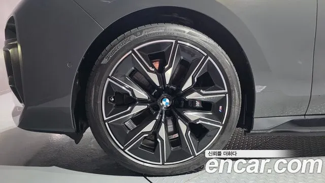 BMW i7 2024 thumb 12