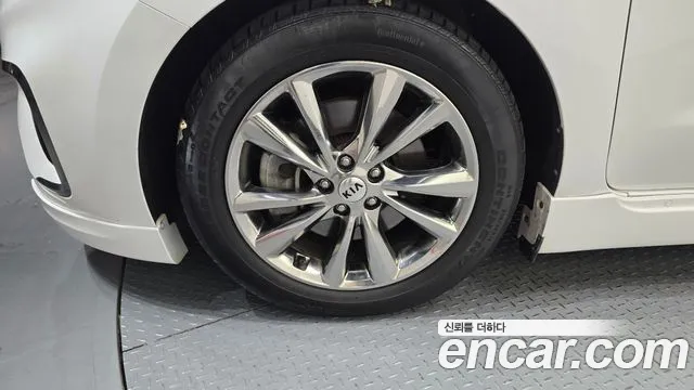 Kia Carnival 2020 thumb 2
