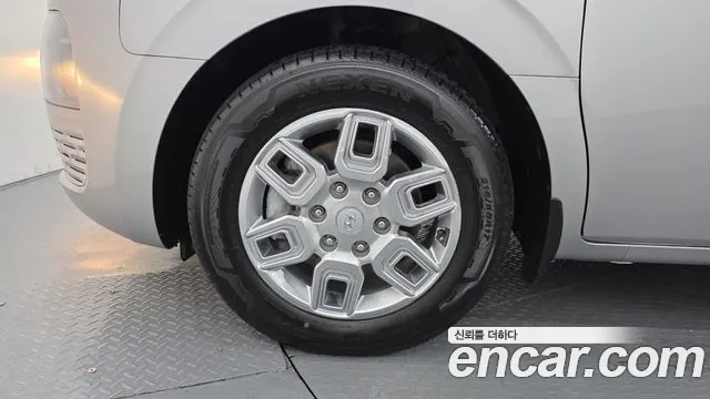 Hyundai Staria 2021 thumb 2