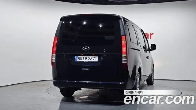 Hyundai Staria 2023 thumb 10
