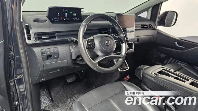 Hyundai Staria 2023 thumb 2