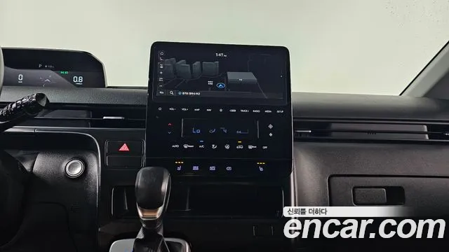 Hyundai Staria 2023 thumb 4