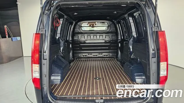 Hyundai Staria 2023 thumb 3
