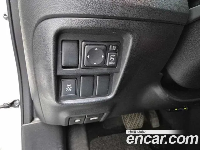 Nissan Juke 2013 thumb 10