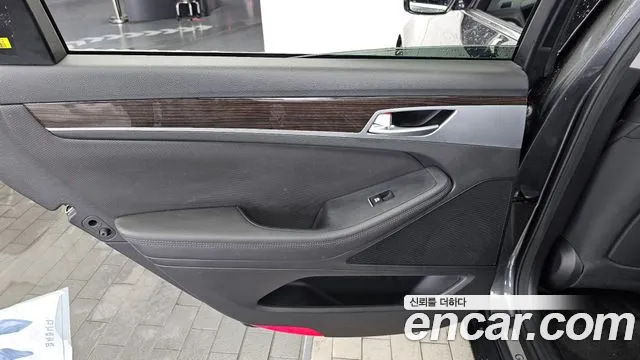 Genesis G80 2016 thumb 10