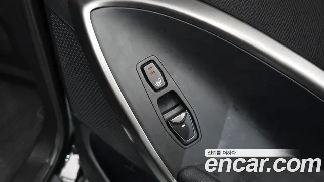 Hyundai Santafe 2016 thumb 12