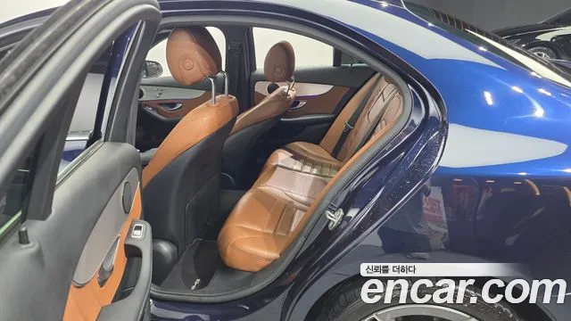 Mercedes-Benz C-Class 2021 thumb 2