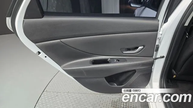 Hyundai Elantra 2023 thumb 8