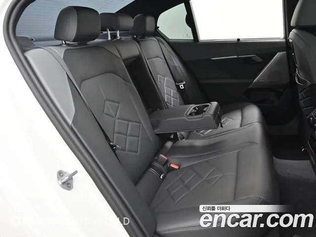 BMW 5 серии 2025 thumb 8