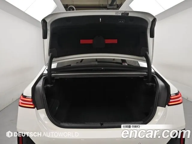 BMW 5 серии 2025 thumb 12