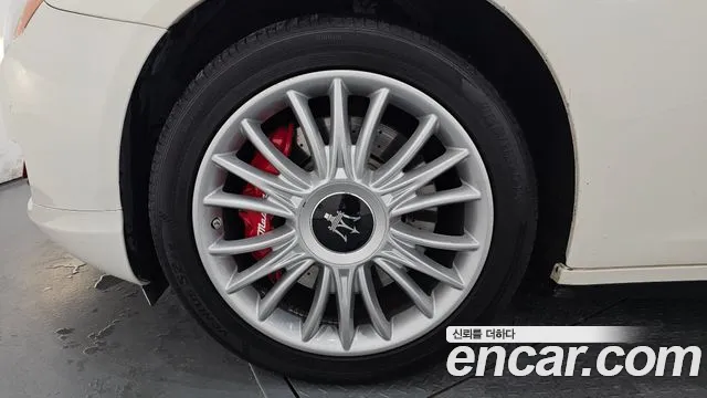 Maserati Quattroporte 2014 thumb 11