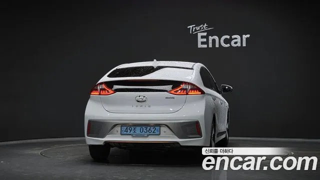 Hyundai Ioniq Electric 2016 thumb 11