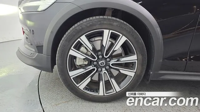 Volvo V60 Cross Country 2024 thumb 2