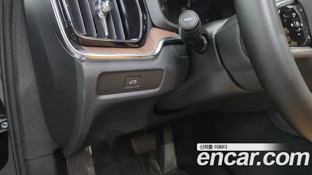 Volvo V60 Cross Country 2024 thumb 7
