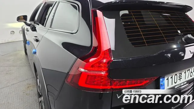 Volvo V60 Cross Country 2024 thumb 6