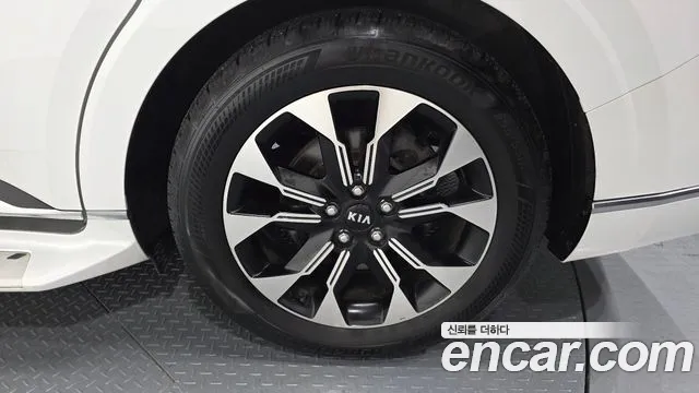 Kia Carnival 2021 thumb 3