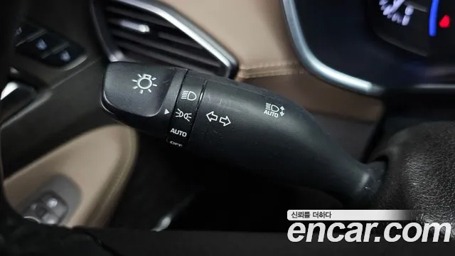 Hyundai Santa Fe 2018 thumb 2