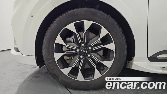 Kia Carnival 2023 thumb 6