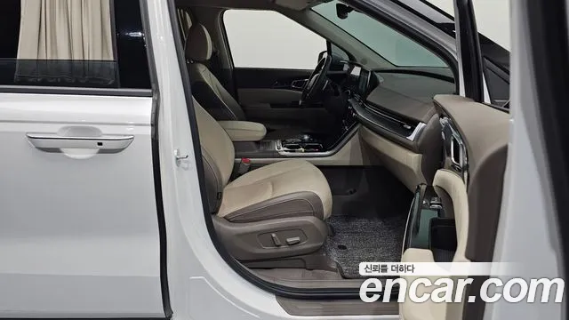 Kia Carnival 2023 thumb 5