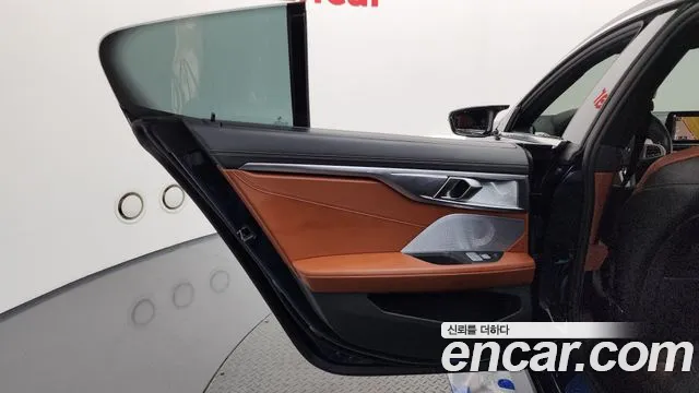 BMW 8 серии 2024 thumb 9
