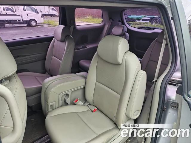 Kia Carnival 2015 thumb 6