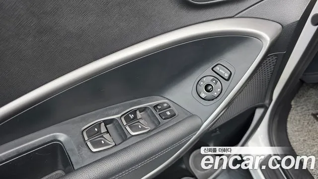 Hyundai Santafe 2018 thumb 11