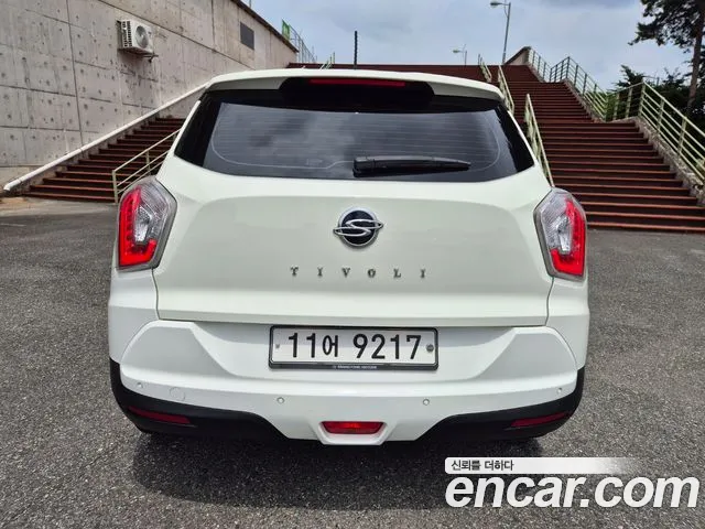 KGM Tivoli 2015 thumb 7