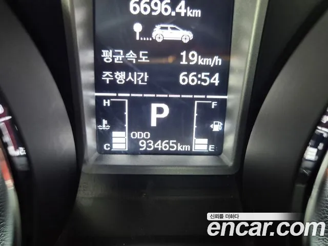KGM Tivoli 2015 thumb 9
