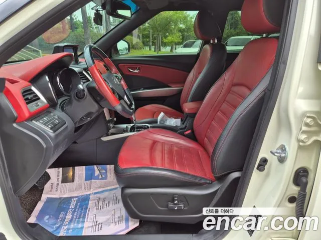 KGM Tivoli 2015 thumb 4