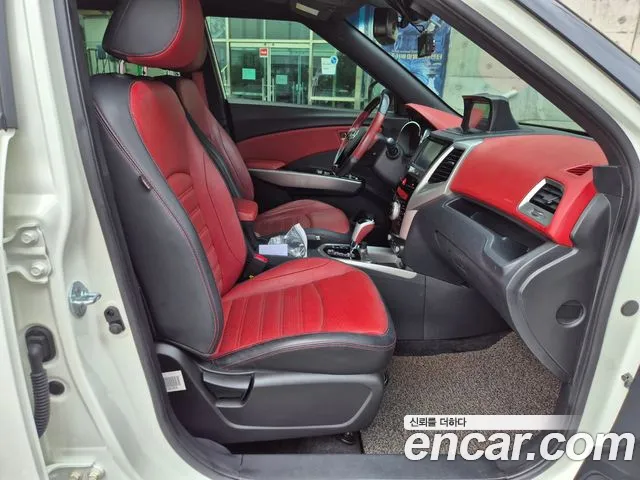 KGM Tivoli 2015 thumb 6