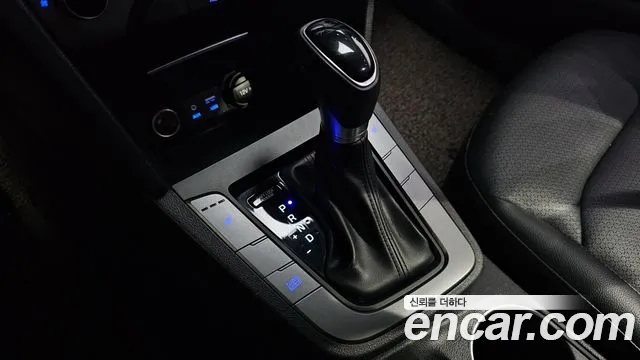 Hyundai Avante 2017 thumb 12