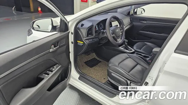 Hyundai Avante 2017 thumb 10
