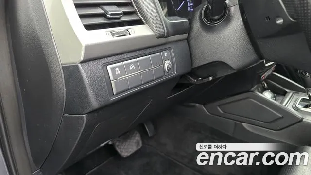 KGM Rexton 2018 thumb 12