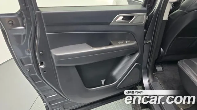 KGM Rexton 2018 thumb 9