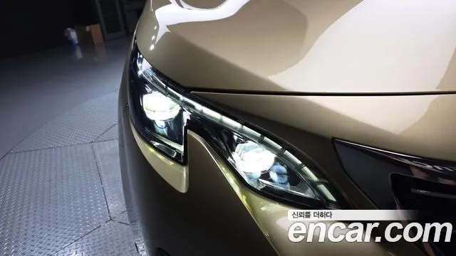 Peugeot 5008 2018 thumb 8