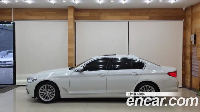 BMW 5 серии 2019 thumb 3