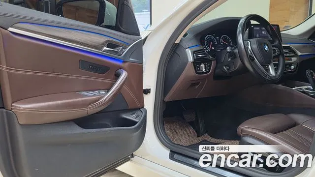 BMW 5 серии 2019 thumb 4