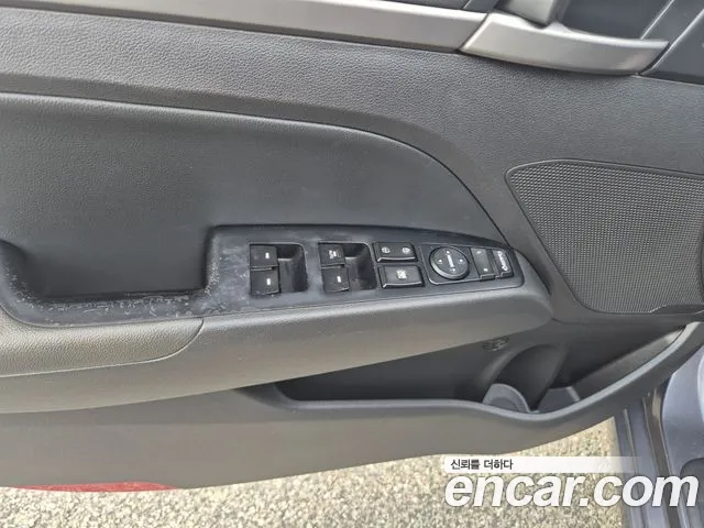 Hyundai Avante 2016 thumb 10