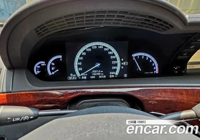 Mercedes-Benz S-Class 2011 thumb 6