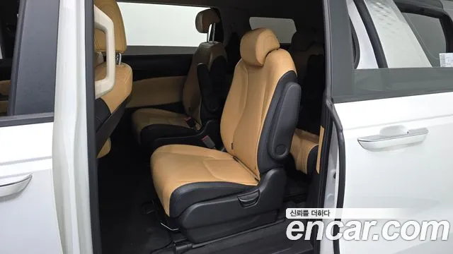 Kia Carnival 2021 thumb 3