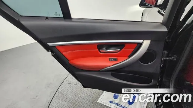 BMW 3 серии 2018 thumb 2