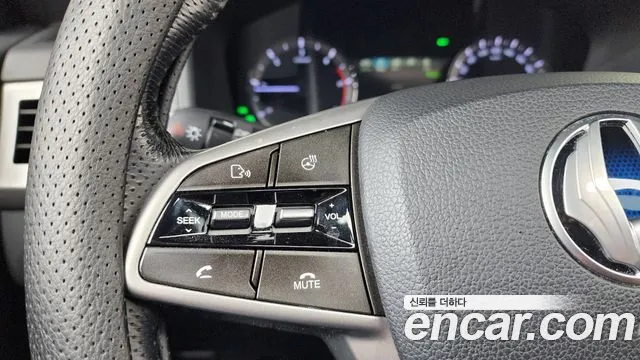 KGM Rexton 2018 thumb 12