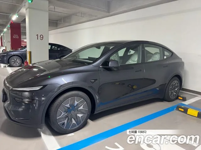 Tesla Model Y 2026 thumb 11