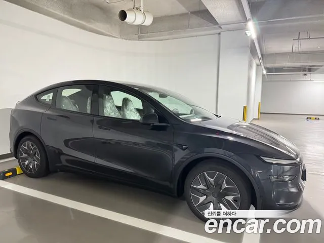 Tesla Model Y 2026 thumb 9